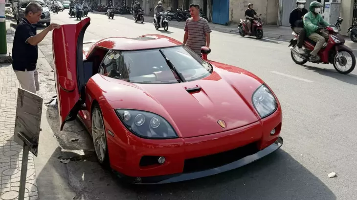 Đầu năm 2026, siêu phẩm Koenigsegg CCX được mang ra tắm nắng