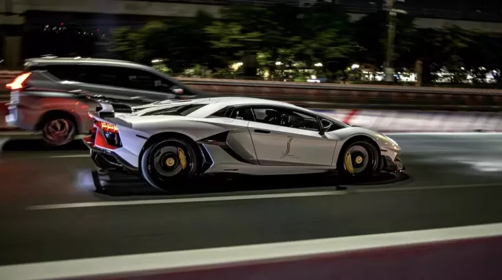 Lamborghini Aventador SVJ của đại gia Jacky có màu lạ đón năm mới