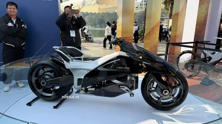 Mô tô với thiết kế đi trước thời đại Honda EV Outlier xuất hiện tại Việt Nam