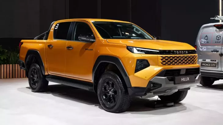 Xem trước thiết kế của Toyota Hilux 2026 phiên bản tay lái thuận sắp bán ở Việt Nam