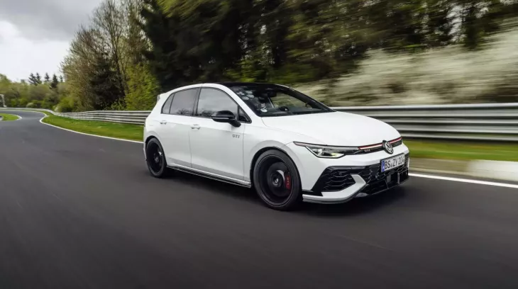 Volkswagen Golf GTI Edition 50 đến Anh với giá từ 1,7 tỷ đồng, về Việt Nam có khi trên 3 tỷ đồng