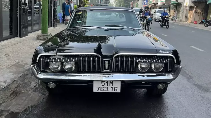 "Qua" Vũ lái xe Mỹ Mercury Cougar 1968 mới mua được 2 tháng