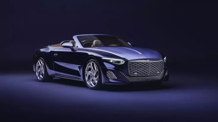 Một người phụ nữ đã thiết kế riêng cho mình chiếc Bentley Batur mui trần đẹp đến nao lòng, giá hơn 3 triệu USD