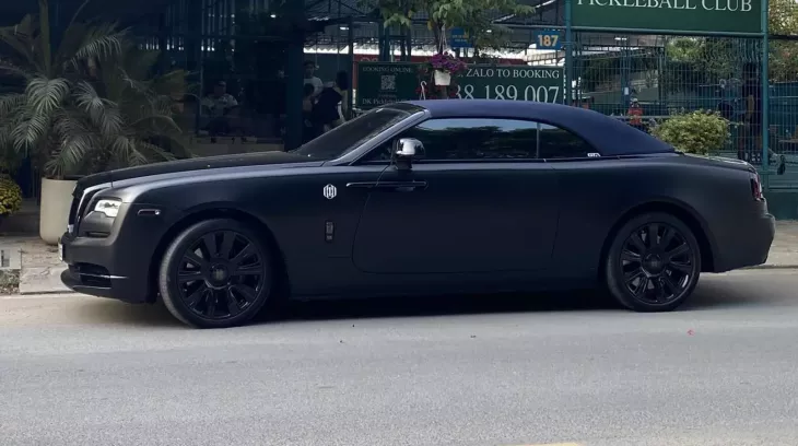 Doanh nhân Tp.HCM tậu xe siêu sang mui trần Rolls-Royce Dawn, giá hơn 12 tỷ đồng