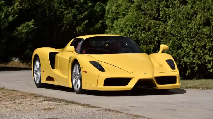 Ferrari Enzo từng của nhà sưu tập xe quá cố Phil Bachman được bán với giá kinh điển 16,5 triệu USD