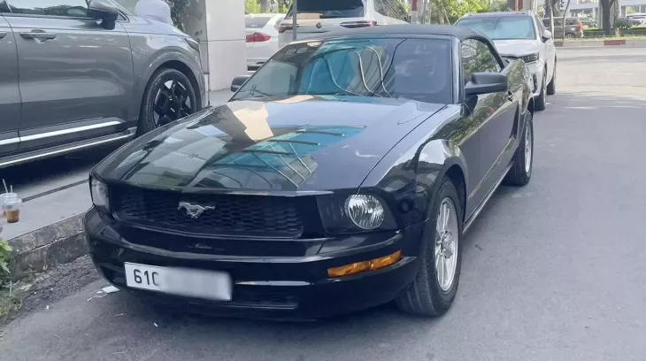 Ford Mustang Convertible thế hệ thứ 5 hàng hiếm của người chơi xe Tp.HCM