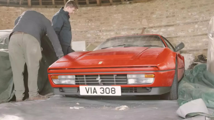 Chiếc Ferrari 328 GTB này được chủ lái hơn 1,000 km trước khi đậu ở kho trong gần 4 thập kỷ qua