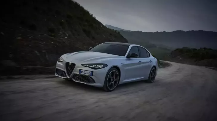 Alfa Romeo hủy bỏ kế hoạch ra mắt Giulia và Stelvio mới để bắt đầu lại từ đầu