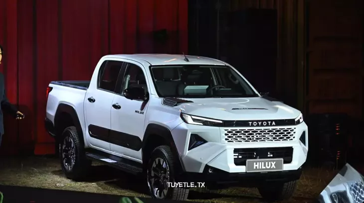Toyota Hilux thế hệ mới chính thức ra mắt Việt Nam với 3 phiên bản, giá từ 632 triệu đồng