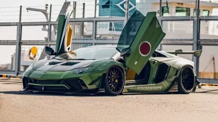 Hãng độ Liberty Walk lại đụng "dao kéo" với Lamborghini Aventador
