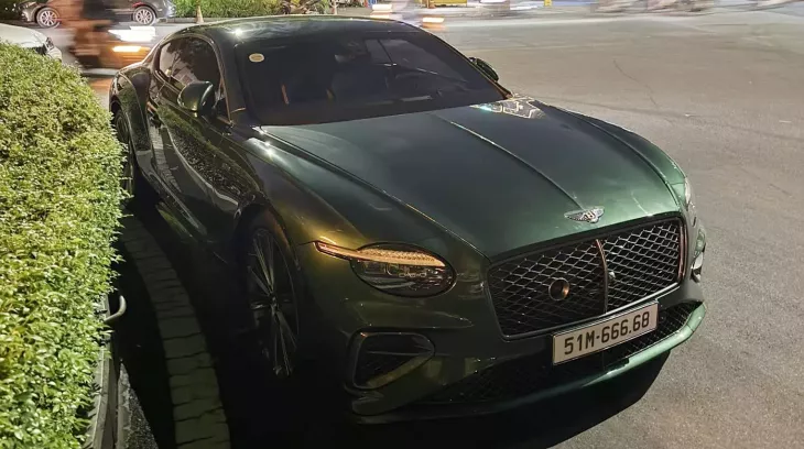 Hà Nội gọi, doanh nhân Sài thành đáp lời với Bentley Continental GT thế hệ mới cùng màu, biển số gần 1 tỷ đồng