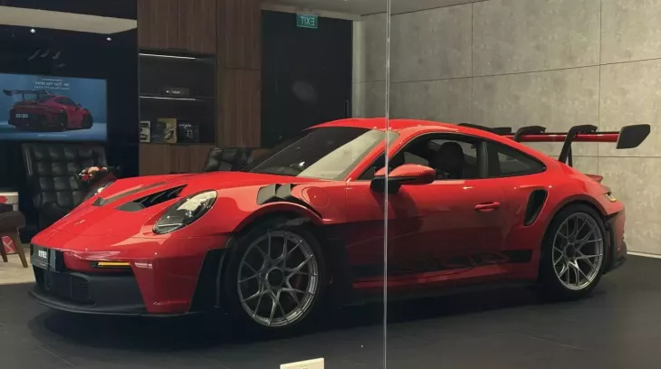 Cận cảnh Porsche 911 GT3 RS mới lộ diện xuất hiện tại Việt Nam: Màu sơn cực chiến, không có nhiều trang bị