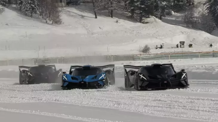 Cảnh tượng hiếm gặp với 3 chiếc Bugatti Bolide trị giá 390 tỷ đồng đi "trượt tuyết"