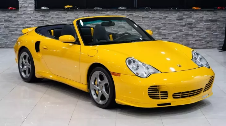 Chiếc xe Porsche 911 Turbo S Cabriolet 2005 này có giá còn cao hơn cả Porsche 911 mới nhất