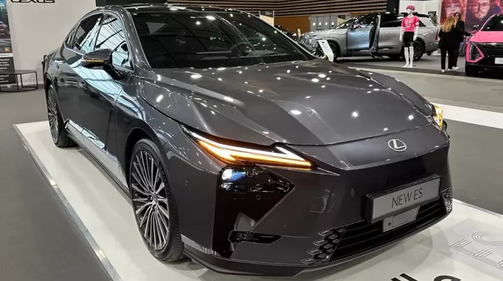 Đại lý Việt nhận cọc cho xế sang Lexus ES thế hệ mới, giá khởi điểm trên 2,3 tỷ đồng