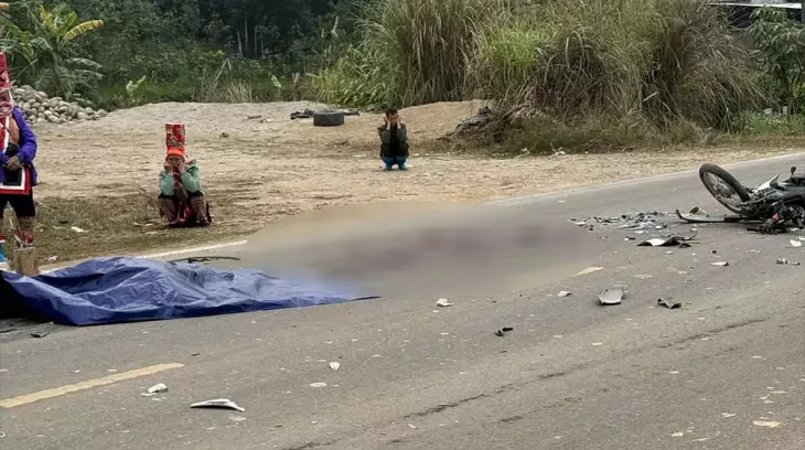Video: Ngã ra đường sau va chạm, nam học sinh đi xe máy bị xe ben cán tử vong tại Quảng Ninh
