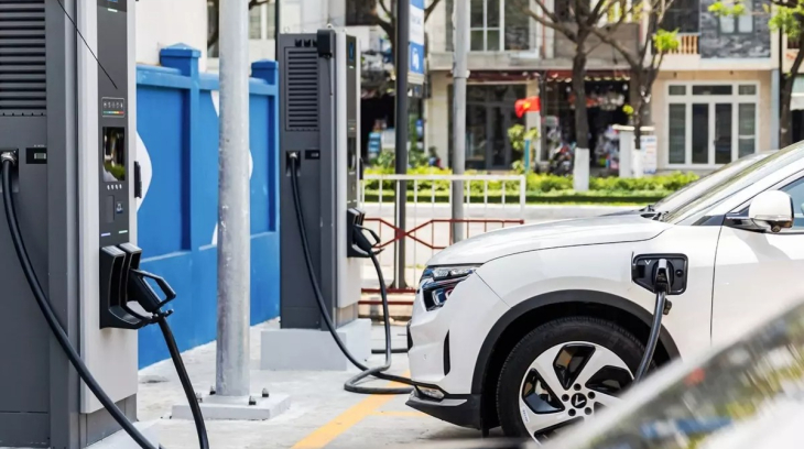 Rộ thông tin về việc VinFast kéo dài chương trình sạc miễn phí xe điện đến hết năm 2028