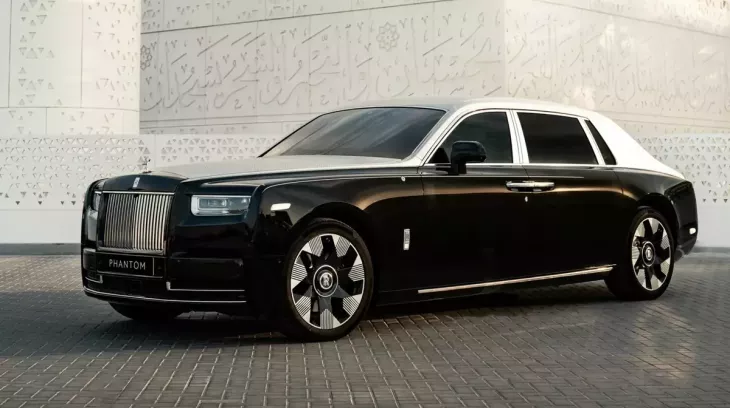 Vén màn Phantom Arabesque độc bản - chiếc Rolls-Royce đầu tiên sở hữu nắp ca-pô được khắc laser