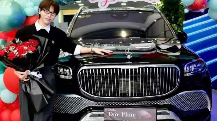 Ca sĩ Đức Phúc tậu xe sang Mercedes-Maybach GLS 480 4Matic trong ngày Lễ tình nhân