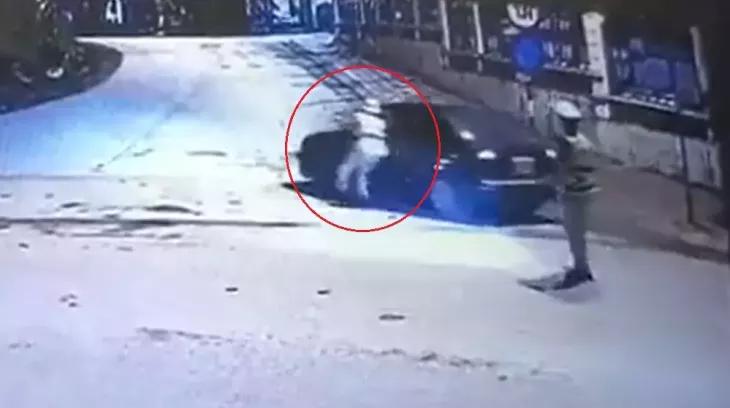 Video: Tài xế ô tô vi phạm nồng độ cồn tăng ga bỏ chạy, kéo theo CSGT tại Tuyên Quang