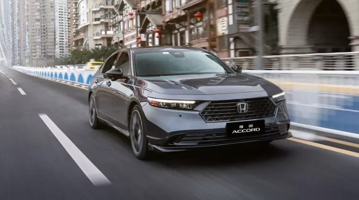 Honda Accord giảm giá đến 350 triệu đồng vì khách hàng trung niên không còn mặn mà