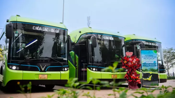 VinBus khai trương 2 tuyến buýt điện nối Trung tâm Hà Nội với Khu Công nghệ cao Hòa Lạc