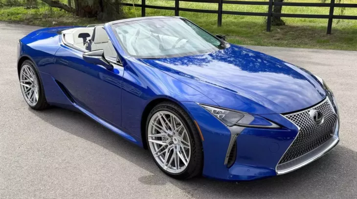 Tay trống nổi tiếng của Aerosmith thanh lý Lexus LC 500 Convertible chỉ sau 2 năm sở hữu