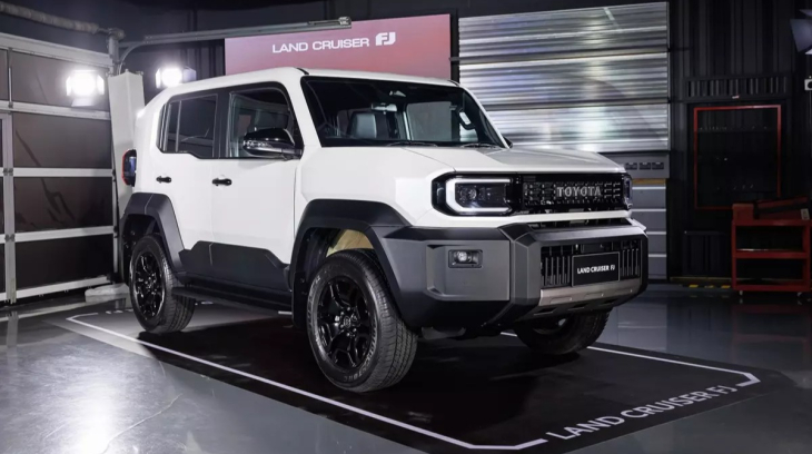 Toyota Land Cruiser FJ chính thức được bán tại Thái Lan, đắt hơn bản tiêu chuẩn của Fortuner