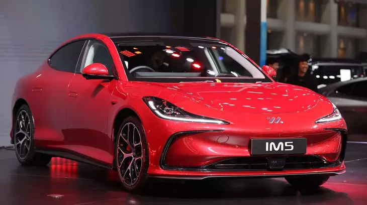 MG IM5 chính thức ra mắt Thái Lan, nằm chung phân khúc với Toyota Camry và Mazda 6e