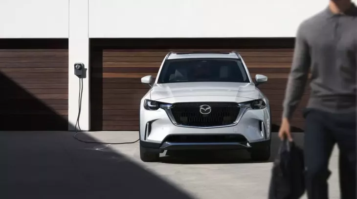 Xe sắp bán ở Việt Nam Mazda CX-90 liên tục bị lỗi, chủ xe kiện hãng