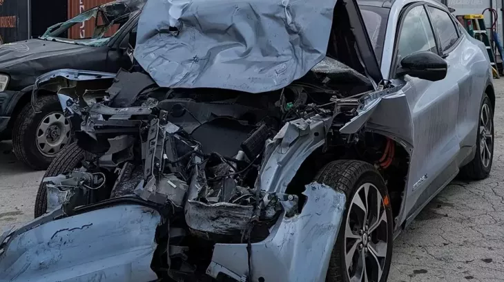 Tài xế tin tưởng hệ thống trợ lái của Ford Mustang Mach-E đến mức không hề đạp phanh khi tai nạn xảy ra