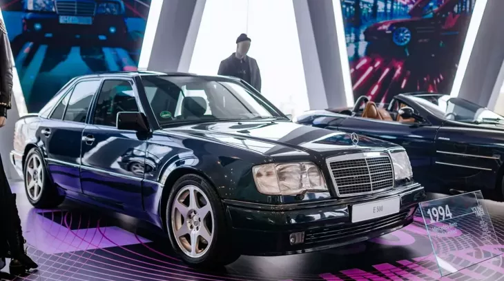 Mục sở thị mẫu sedan "đỉnh cao" của Mercedes-Benz nhưng do Porsche lắp ráp, số ODO mới hơn 400 km