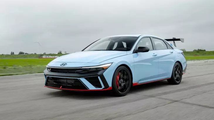 Vén màn Hyundai Elantra N TCR với cánh gió cỡ lớn, rẻ hơn Honda Civic Type R