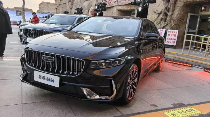 Geely Preface i-HEV tiêu thụ 3,98 lít xăng/100 km được mở bán, cạnh tranh với Toyota Camry bằng giá rẻ