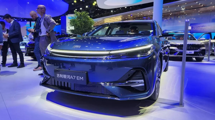 Geely Galaxy A7 2026 trình làng, giá khởi điểm dưới 400 triệu đồng, cạnh tranh Toyota Camry