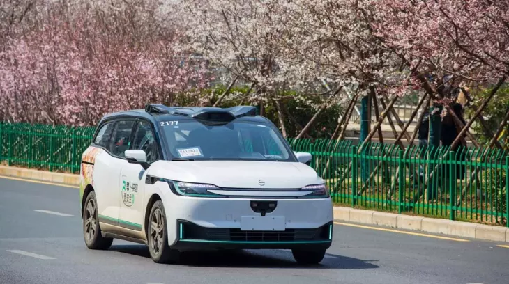 200 chiếc robotaxi tê liệt giữa đường, Trung Quốc dừng cấp phép mới cho xe tự lái
