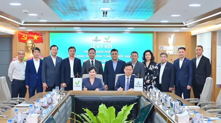 V-Green lắp 3.000 tủ đổi pin xe máy điện VinFast tại các cây xăng PVOIL