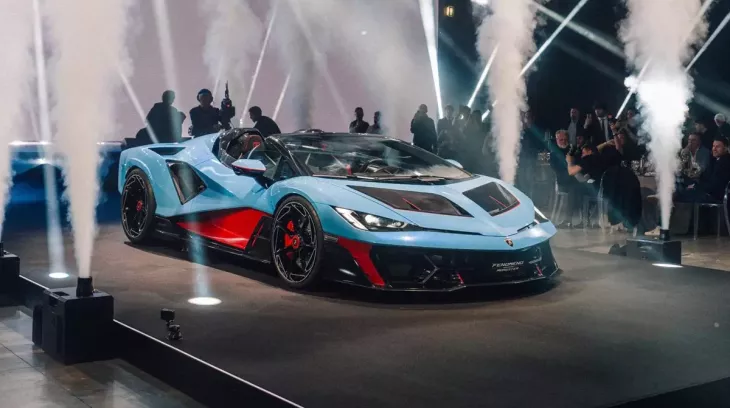 Siêu xe mui trần Lamborghini Fenomeno Roadster có giá gần 155 tỷ đồng nhưng đã "cháy hàng"