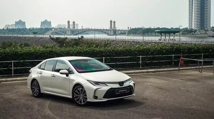 Doanh số sedan hạng C tháng 4/2026: Sụt giảm toàn phân khúc, Toyota Corolla Altis bán đúng 1 chiếc