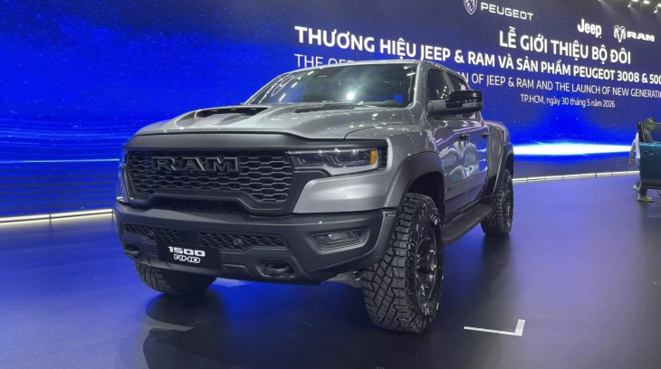 Xe bán tải cỡ lớn Ram 1500 chính thức quay trở lại Việt Nam với 2 phiên bản, giá từ 3,749 tỷ đồng