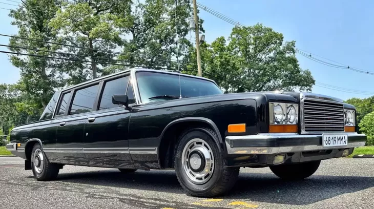 ZIL-4104 - limousine chế tạo thủ công dành riêng cho giới lãnh đạo cấp cao của Liên Xô