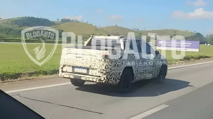 Toyota Corolla Cross phiên bản bán tải hoàn toàn mới bất ngờ lộ diện, ra mắt vào đầu năm sau