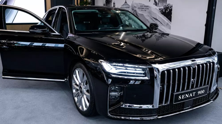 Sedan hạng sang cỡ lớn Senat 900 trình làng, thực chất là phiên bản đổi tên của Hồng Kỳ H9 từng bán ở Việt Nam