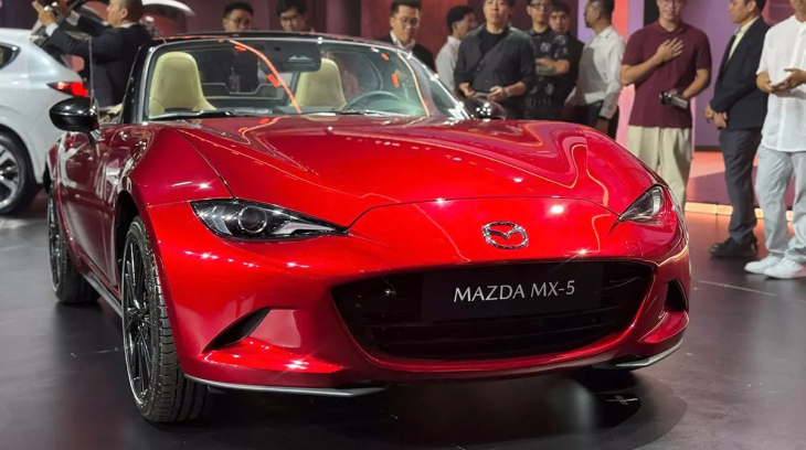 "Vua doanh số" của phân khúc xe mui trần Mazda MX-5 chính thức bán tại Việt Nam, giá từ 1,339 tỷ đồng