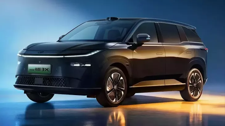 Toyota ra mắt SUV điện giá rẻ với ghế massage và thiết kế "đen từ đầu đến chân"