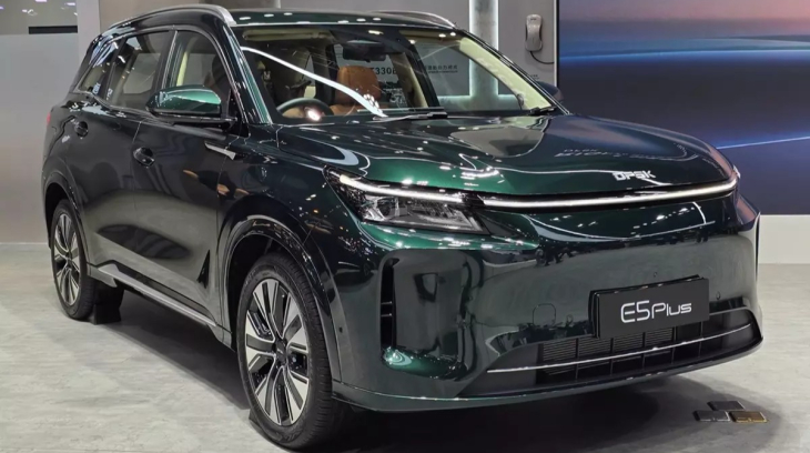 DFSK E5 Plus - phiên bản chỉ "ăn" 1,25 lít/100 km của SUV cỡ C sắp ra mắt Việt Nam - đã đến Đông Nam Á