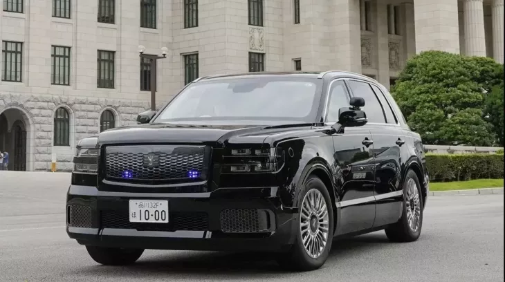Thủ tướng Nhật Bản chuyển sang sử dụng xe công vụ mới, đó là SUV siêu sang Toyota Century