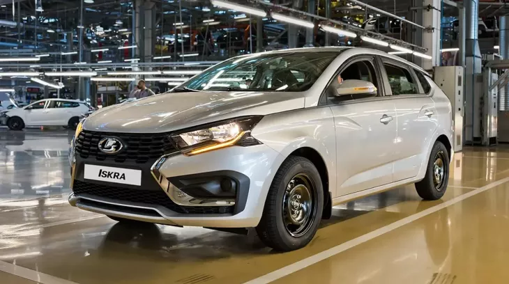 Lada ra mắt mẫu xe vừa thực dụng vừa rẻ với hộp số sàn và mâm thép