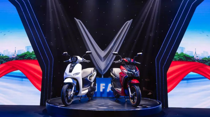VinFast ra mắt xe máy điện Kinet và Kyo: Di chuyển tối đa 160 km, hỗ trợ đổi pin, giá từ 30 triệu đồng