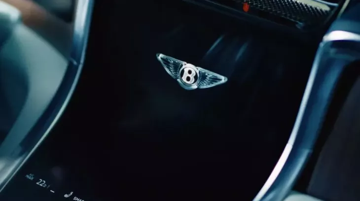 Bentley Torcal được hé lộ nội thất công nghệ cao với những chi tiết pha lê và màn hình cong